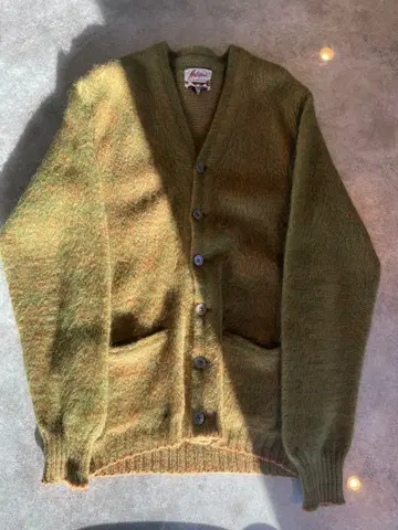 Metzger's 올리브 그린 가디건