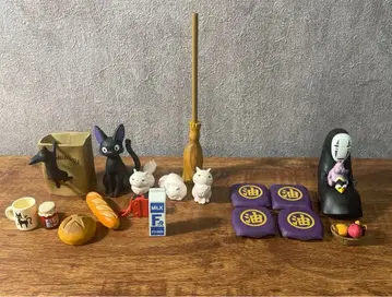 지브리 마녀 배달부 키키 센과 치히로의 행방불명 피규어