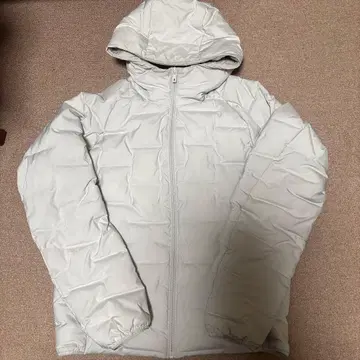 유니클로 퍼프 테크 후드티 짧은 기장 S 사이즈 테크 아우터