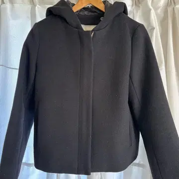 블랙 후드 부착 숏 자켓