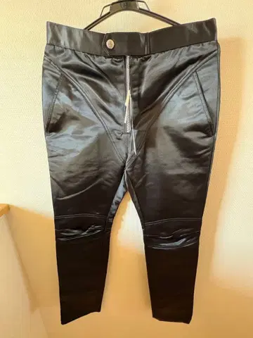 JOHN LAWRENCE SULLIVAN 가죽풍 팬츠 블랙