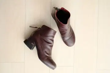 yuko imanishi +유코이마니시 플러스 부츠 SHIRO