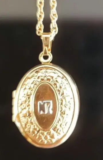 NINA RICCI 골드톤 로켓 펜던트