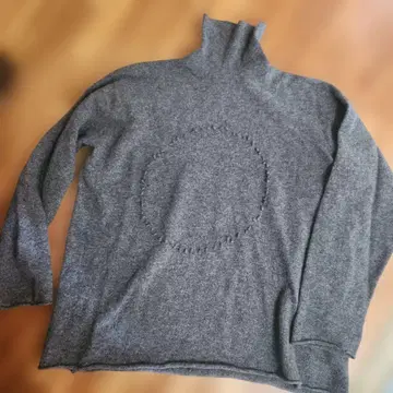 요건 레일 하이넥 울 니트 스웨터