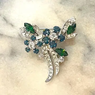 플라워 모티브의 빈티지 브로치