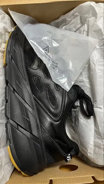 정가 24200엔 호카 클리프톤L 애슬레틱 시착만 한 상품