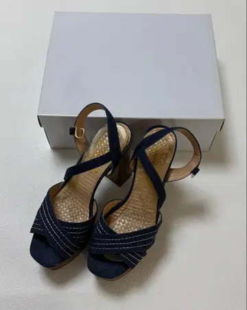 키다리 아저씨 샌들 23.5 힐