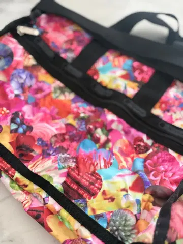 니나가와 미카 콜라보 백