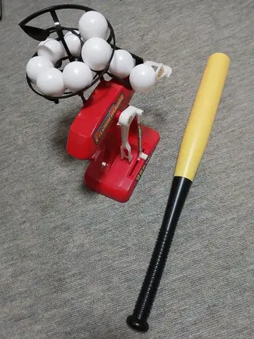 피칭 머신과 배트 세트