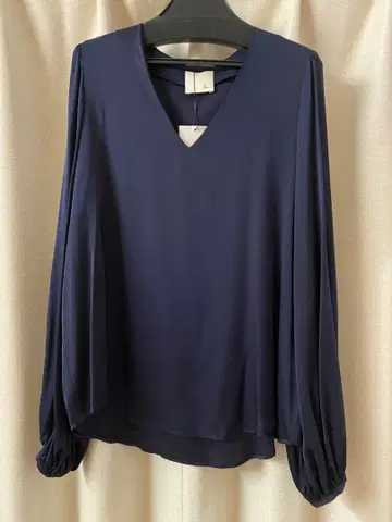 로완 loin. 실크 V넥 블라우스 이가와 하루카