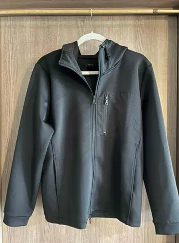 컴시즘 블랙 후드 부착 아우터