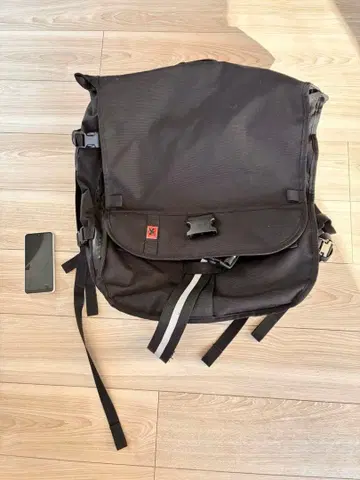 CHROME 블랙 백팩