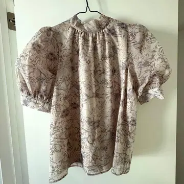 [ INGNI ] 택 포함 새상품 꽃무늬 2Way 리본 블라우스