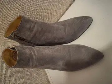 그레이 스웨이드 지퍼 부티 중 힐