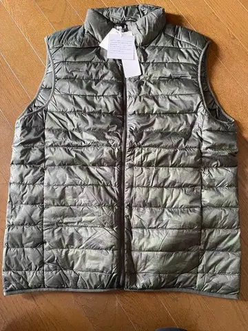 미사용 새상품 유니클로 카모플라쥬 다운 베스트 L 사이즈