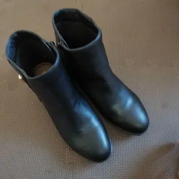 Oriental Traffic 블랙 레더풍 부티 (지퍼 포함)