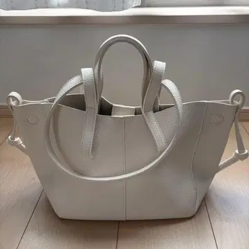 화이트 가죽 토트백