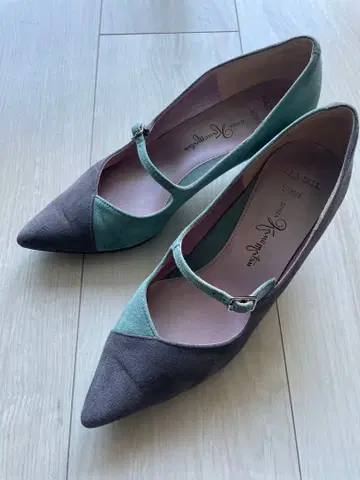 kanematsu 그레이/민트 스웨이드 펌프스