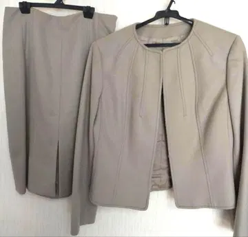 미사용에 가까운 발렌티노 스커트 수트