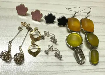 유품 정리 귀걸이 묶음 판매 no.1