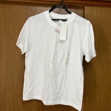 화이트 T셔츠 그래픽 자수