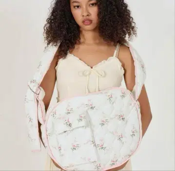 tina:jojun 꽃무늬 패디드 백