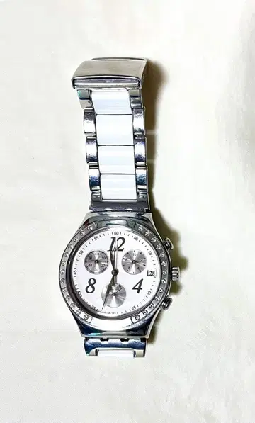 Swatch 실버 화이트 손목시계 쿼츠