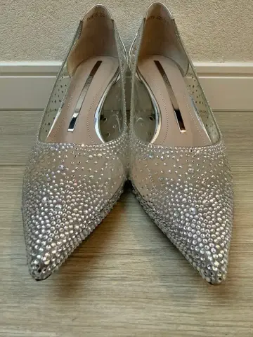 [컨디션 최상] 실버 스톤 장식 스틸레토 펌프스