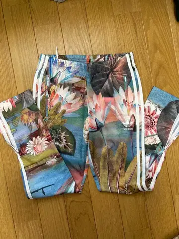 adidas 꽃무늬 조거 팬츠