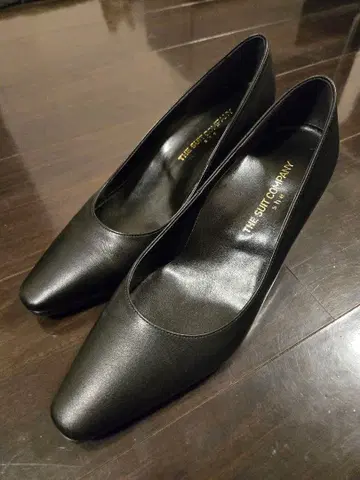 새상품급 더 수트 컴퍼니 펌프스 스테디셀러 스퀘어토 가죽 블랙