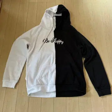 바이컬러 후드 부착 후드티