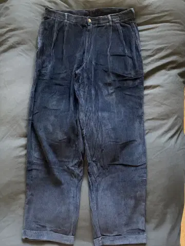 투 턱 들어간 다크 블루 코듀로이 루즈핏 팬츠