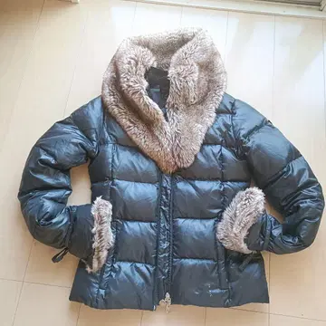 아르마니 다운 숏