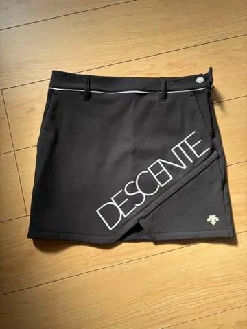 새상품급 DESCENTE 골프 여성용 스커트 S