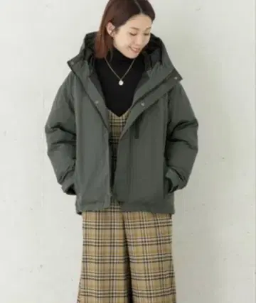 어반 리서치 서니 라벨 다운 자켓 카키