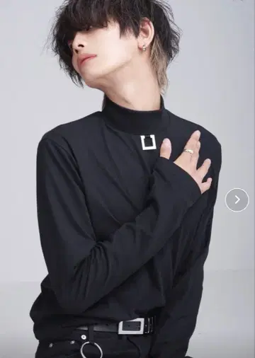 완판템 미개봉 새상품 ADRER 메탈 참 롱 하이넥 탑 사이즈 M