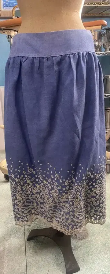 HIROKO KOSHINO 플레어 스커트 무릎 아래 블루 꽃 레이스