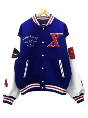 바시티 자켓 파랑/화이트 자수 로고 포함