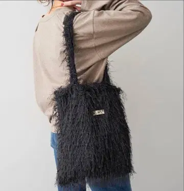 미사용 새상품 Uhr 우아 프린지 토트백 블랙 2025ss