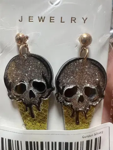 스컬 디자인 귀걸이