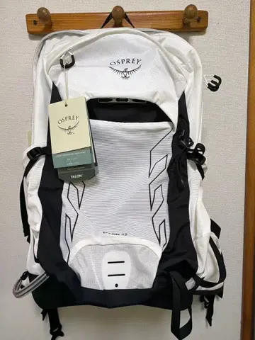OSPREY TALON 22 화이트 블랙
