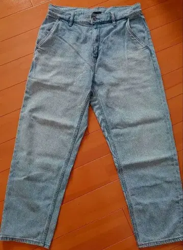 유니클로 UNIQLO 라이트 블루 스트레이트 데님 팬츠