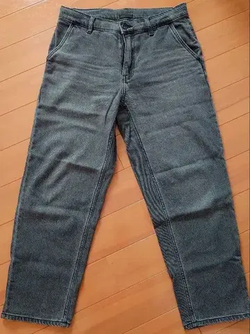 유니클로 UNIQLO 다크 그레이 스트레이트 데님 팬츠