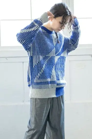오즈모시스 배색 꽈배기 니트 풀오버