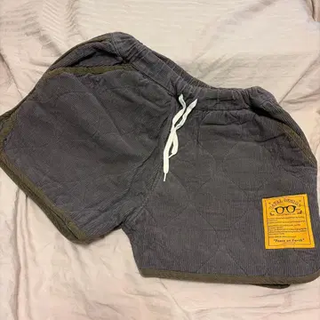 새상품급 NATAL DESIGN 스트라이프 그레이 숏팬츠