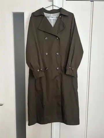 올리브 더블 브레스트 트렌치코트