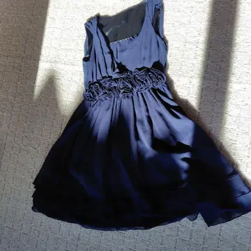 네이비 플라워 장식 A라인 드레스