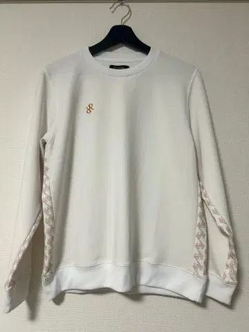 Resurrection 화이트 크루넥 스웨터