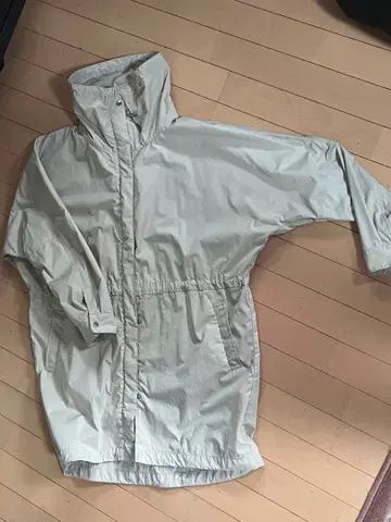 LACOSTE 라이트 베이지 점퍼 36 사이즈