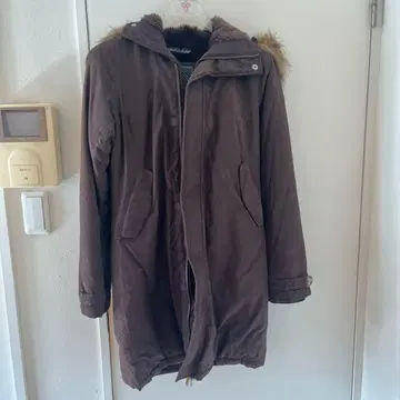 TNA 브라운 모즈 코트 S 사이즈